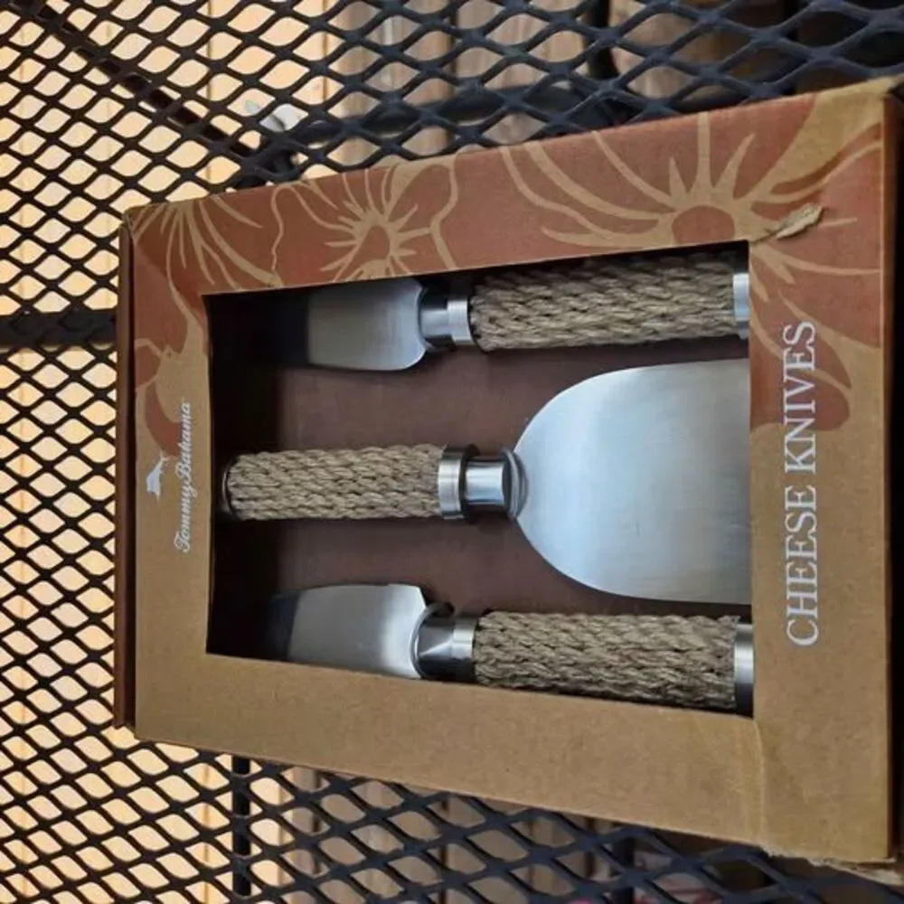 Tommy Bahama cheese knife set